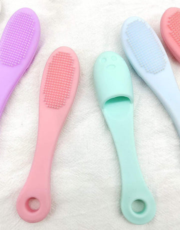 Face Scrubber Cleanser Brush Removing Blackheads and Massaging Soft Silicone Manual Facial Cleansing Brushes Pack of 2