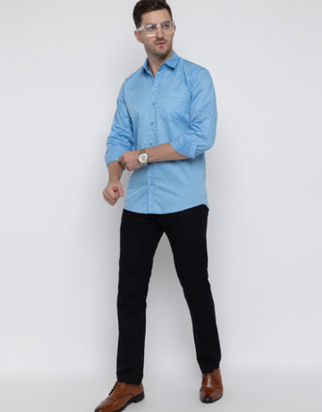 Men Regular Fit Solid Spread Collar Casual Shirt
