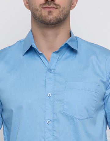 Men Regular Fit Solid Spread Collar Casual Shirt