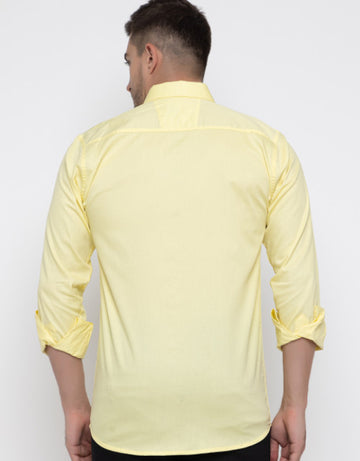 Men Regular Fit Solid Spread Collar Casual Shirt