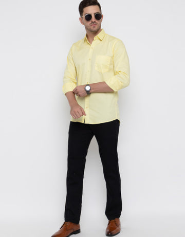 Men Regular Fit Solid Spread Collar Casual Shirt
