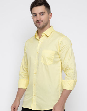 Men Regular Fit Solid Spread Collar Casual Shirt