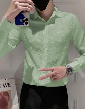 Men Regular Fit Solid Spread Collar Casual Shirt