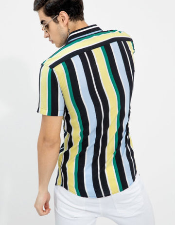 Men Slim Fit Striped Cut Away Collar Casual Shirt