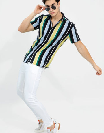 Men Slim Fit Striped Cut Away Collar Casual Shirt